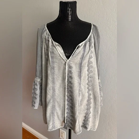 Young Threads Boho Flowy Blouse Size L - NWT - Picture 1 of 8
